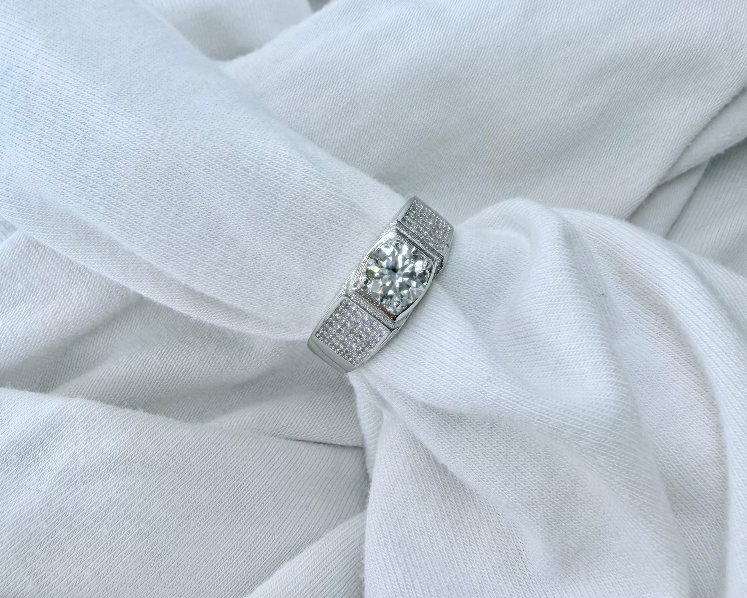Divina Men's Ring